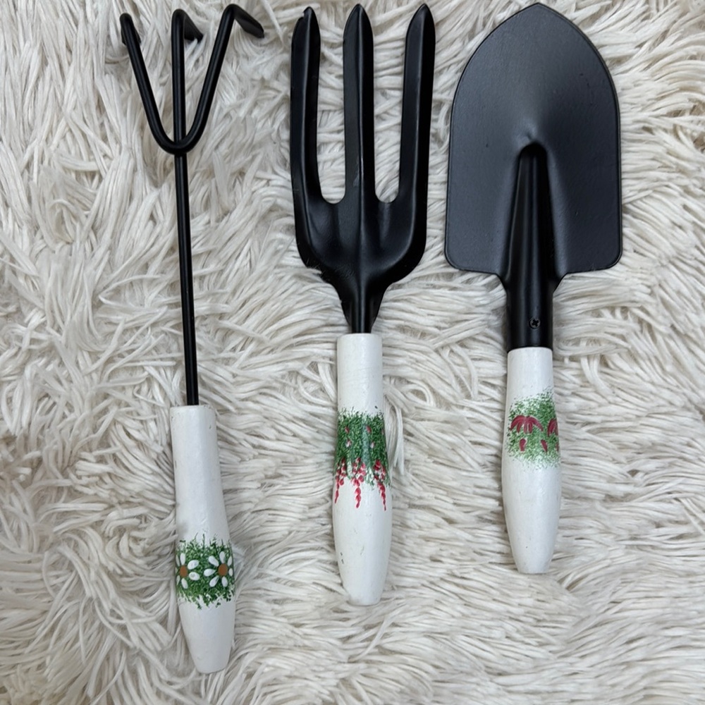 🎉HP🎉 Christmas Tree Shop Garden Tool Set with Floral Honey Bee Box 💗 - Picture 5 of 15
